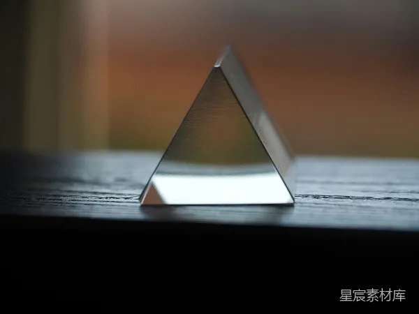 高清摄影 静谧的几何三角形