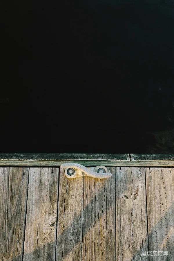 高清摄影 木门上的金属扣