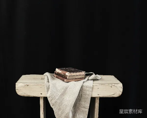 高清摄影 旧书与木凳的静物摄影