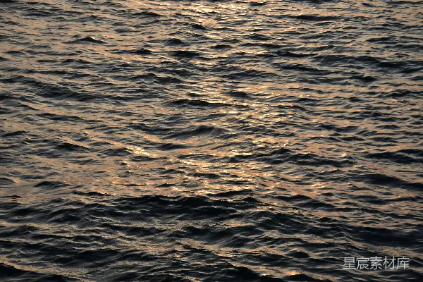 高清摄影 夕阳下的波光粼粼海面