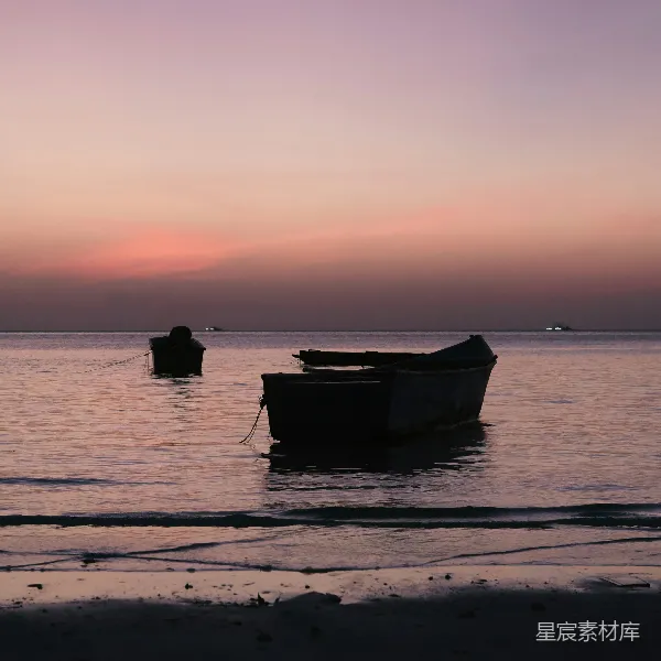 高清摄影 夕阳下的静谧小舟