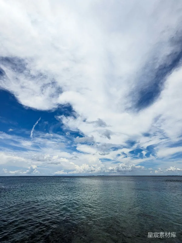 高清摄影 蓝天白云下的宁静海景