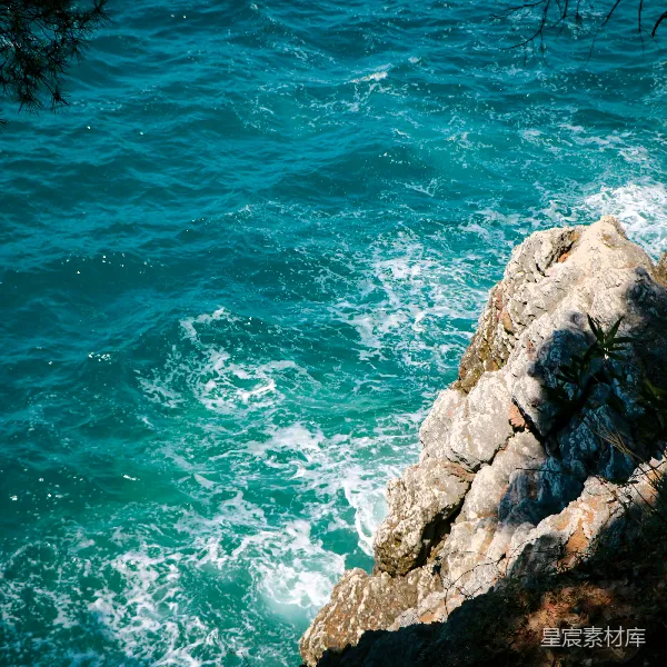 高清摄影 海浪拍打岩石