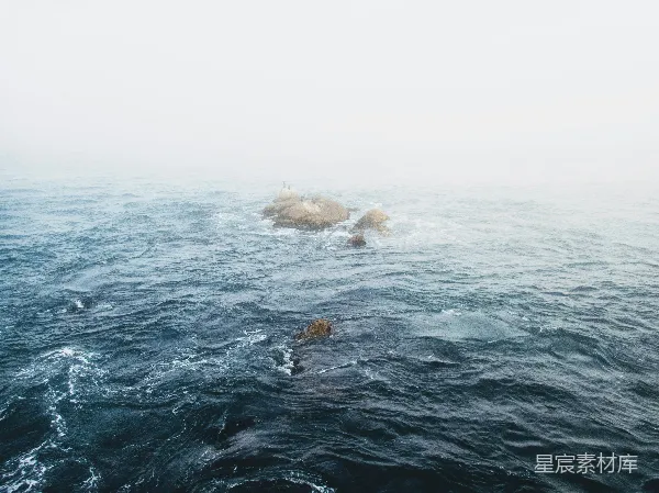 高清摄影 雾蒙蒙的海礁