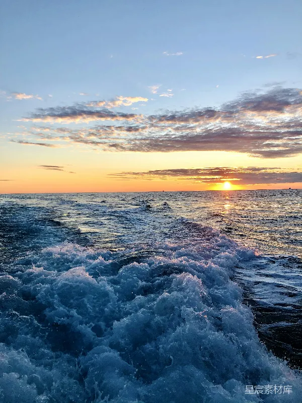 高清摄影 海上日落与船尾浪花