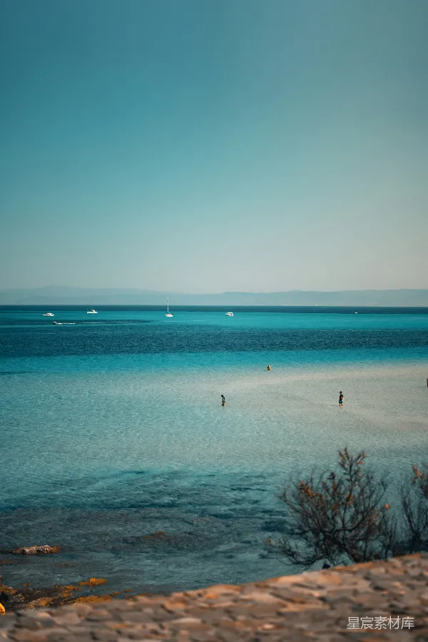 高清摄影 宁静的海滩与清澈的海水