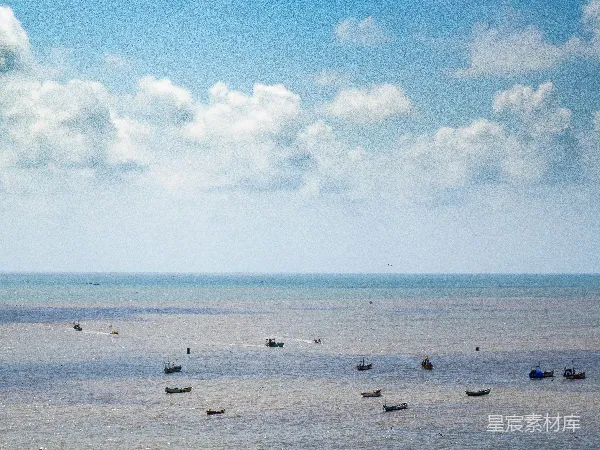 高清摄影 海上散落的渔船
