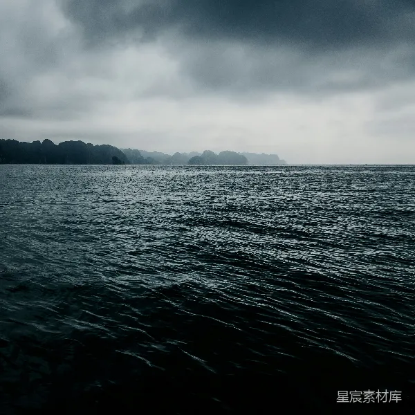 高清摄影 阴沉的海上岛屿