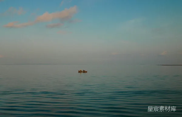高清摄影 宁静的海景与孤独的小船