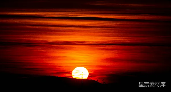 高清摄影 夕阳下的工业与自然