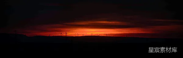 高清摄影 夕阳下的风力发电站