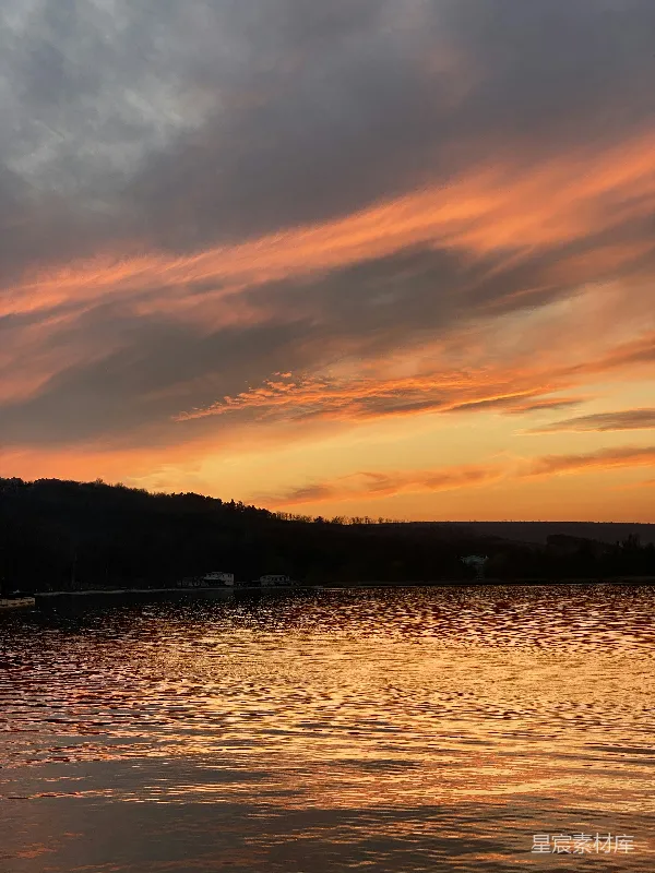 高清摄影 夕阳下的湖面