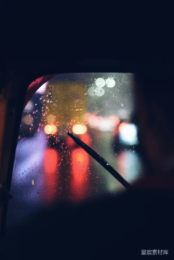 高清摄影 从车里看下的雨中街道景色