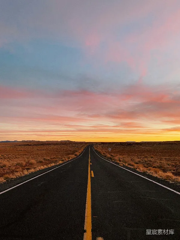 高清摄影 夕阳下的沙漠公路