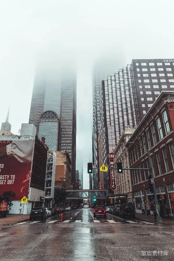 高清摄影 雾中的城市街景