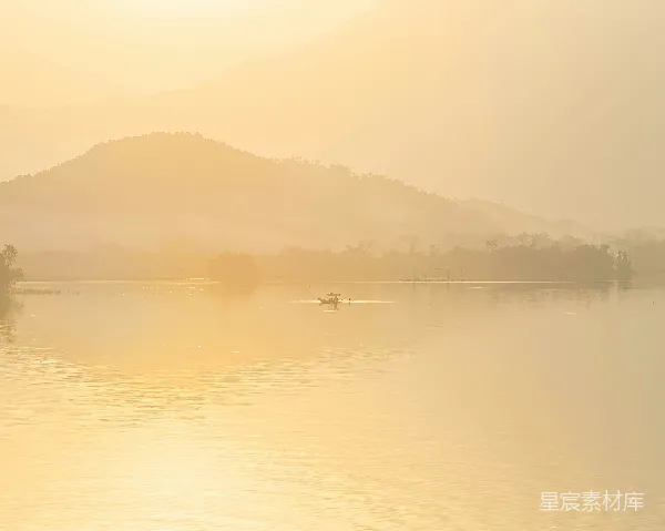高清摄影 晨曦中的宁静湖景