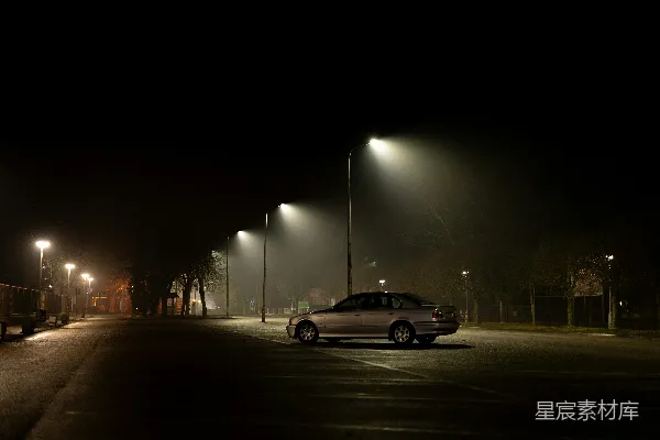 高清摄影 夜色中的孤独停车
