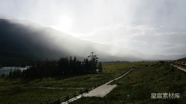 高清摄影 云雾缭绕的山间小径