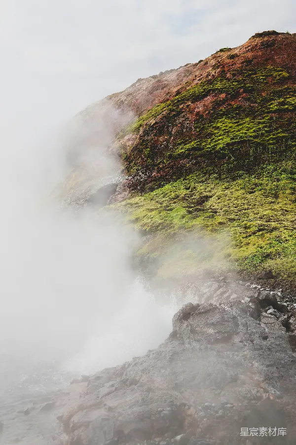 高清摄影 火山口的蒸汽与苔藓