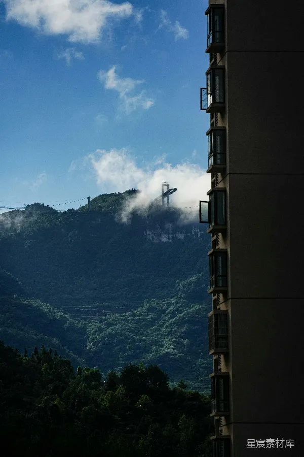高清摄影 山间雾中建筑