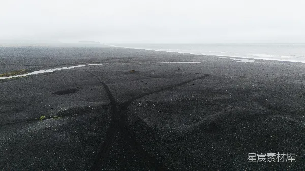 高清摄影 火山灰海滩上的十字路口