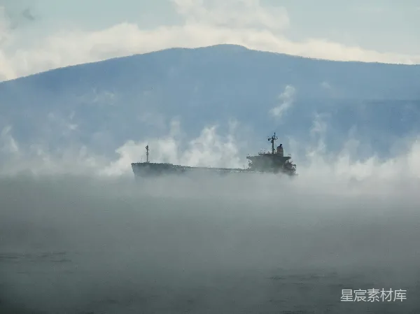 高清摄影 海雾中的船只