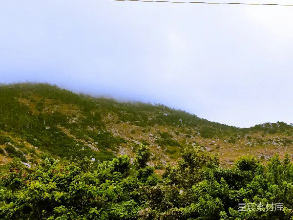 高清摄影 雾中的山丘