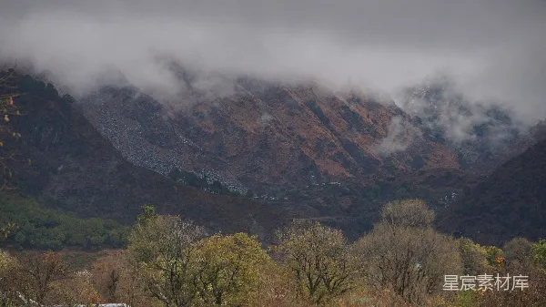高清摄影 雾中山峦