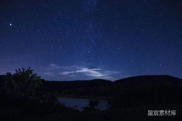 高清摄影 宁静夜空下的湖光山色