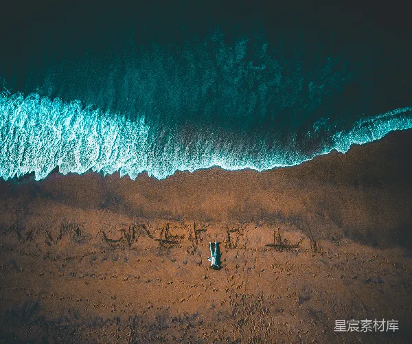 高清摄影 海岸边俯瞰的人侧卧的景象