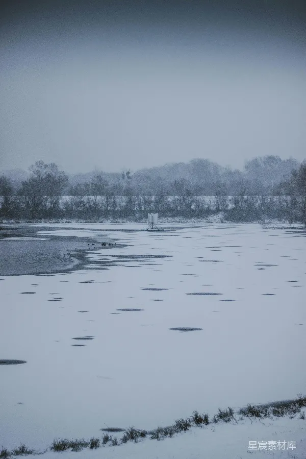 高清摄影 冬日湖面雪景