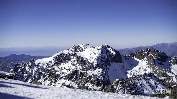 高清摄影 雪山之巅的壮丽景色