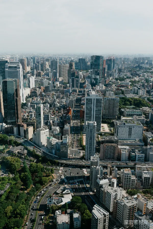 高清摄影 一座城市高空俯瞰图，高大建筑物林立。