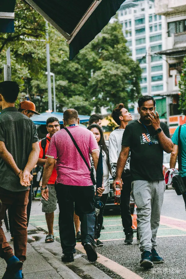 高清摄影 街头聚会：城市中的社交时刻