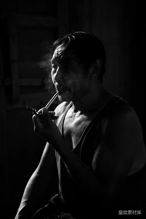 高清摄影 烟雾缭绕的男子肖像