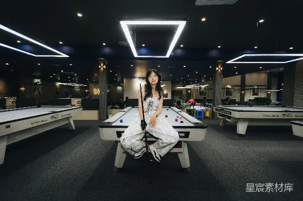 高清摄影 夜色下的台球室