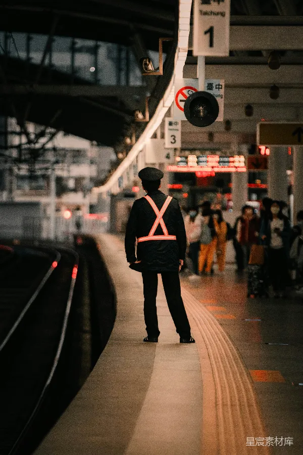 高清摄影 火车站的守护者