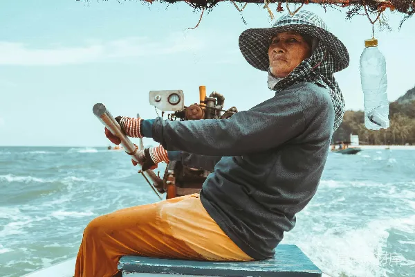 高清摄影 海上劳作的渔民