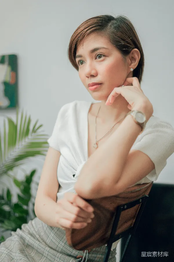 高清摄影 优雅女性的静谧时刻