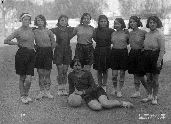 高清摄影 1920年代女子足球队合影