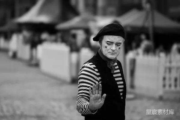高清摄影 黑白街头艺术家的表演瞬间