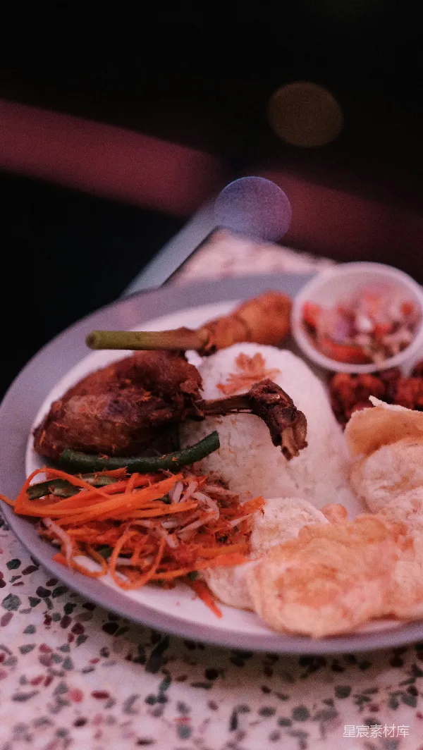 高清摄影 印尼特色美食：炸鸡配米饭