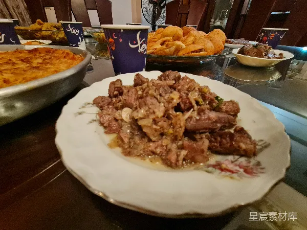 高清摄影 家常美味：炖牛肉与多样菜肴