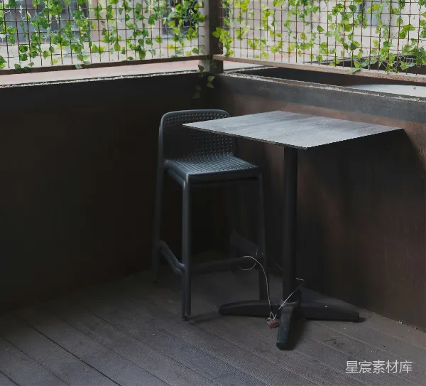 高清摄影 简约工业风角落桌椅