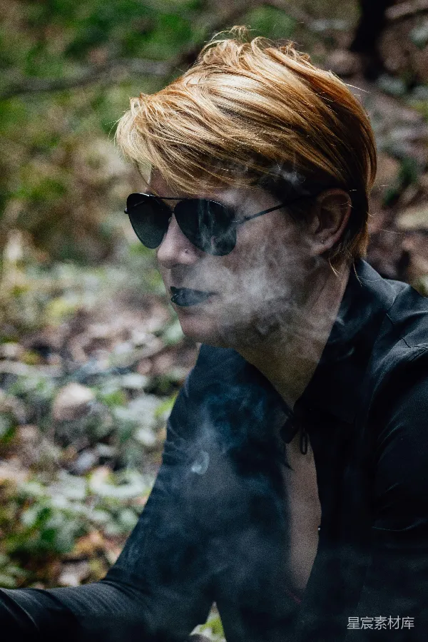 高清摄影 逆光下的神秘烟雾