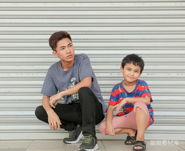 高清摄影 父子俩的休闲时光