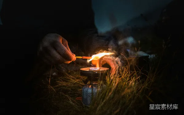 高清摄影 户外野营点火