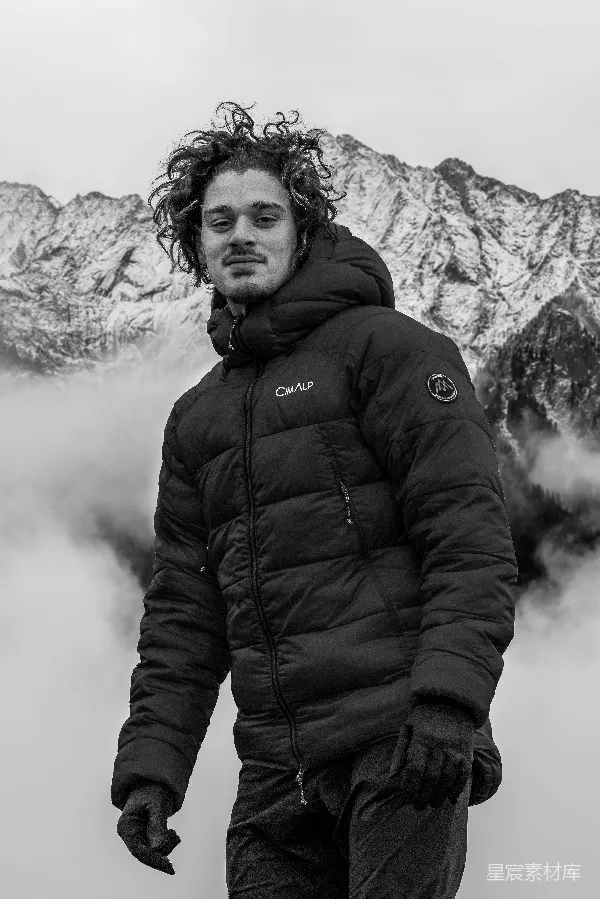 高清摄影 山间冒险者