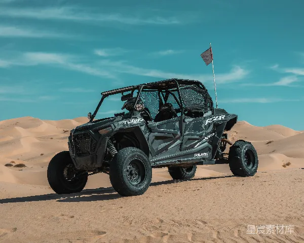 高清摄影 沙漠中的Polaris RZR XP