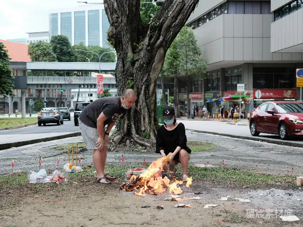 高清摄影 城市角落的祭奠仪式